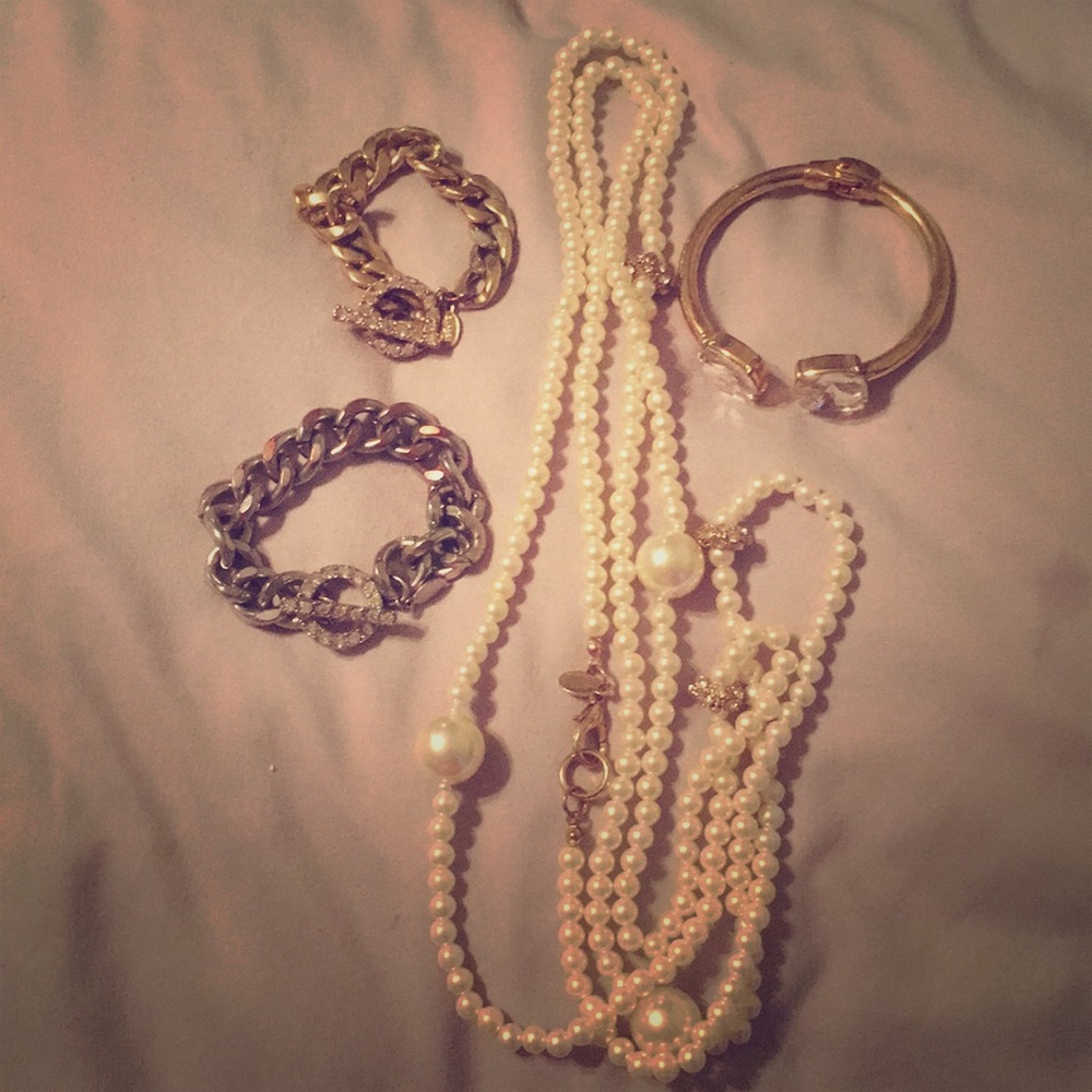 Express Necklace and Bracelet Loy